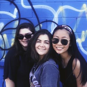 Meet your Posher, Maxine